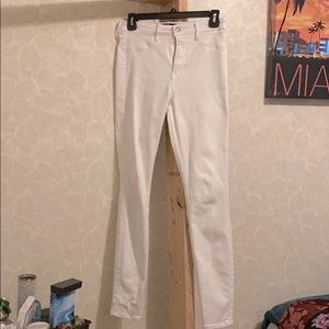 White highly waisted jeans